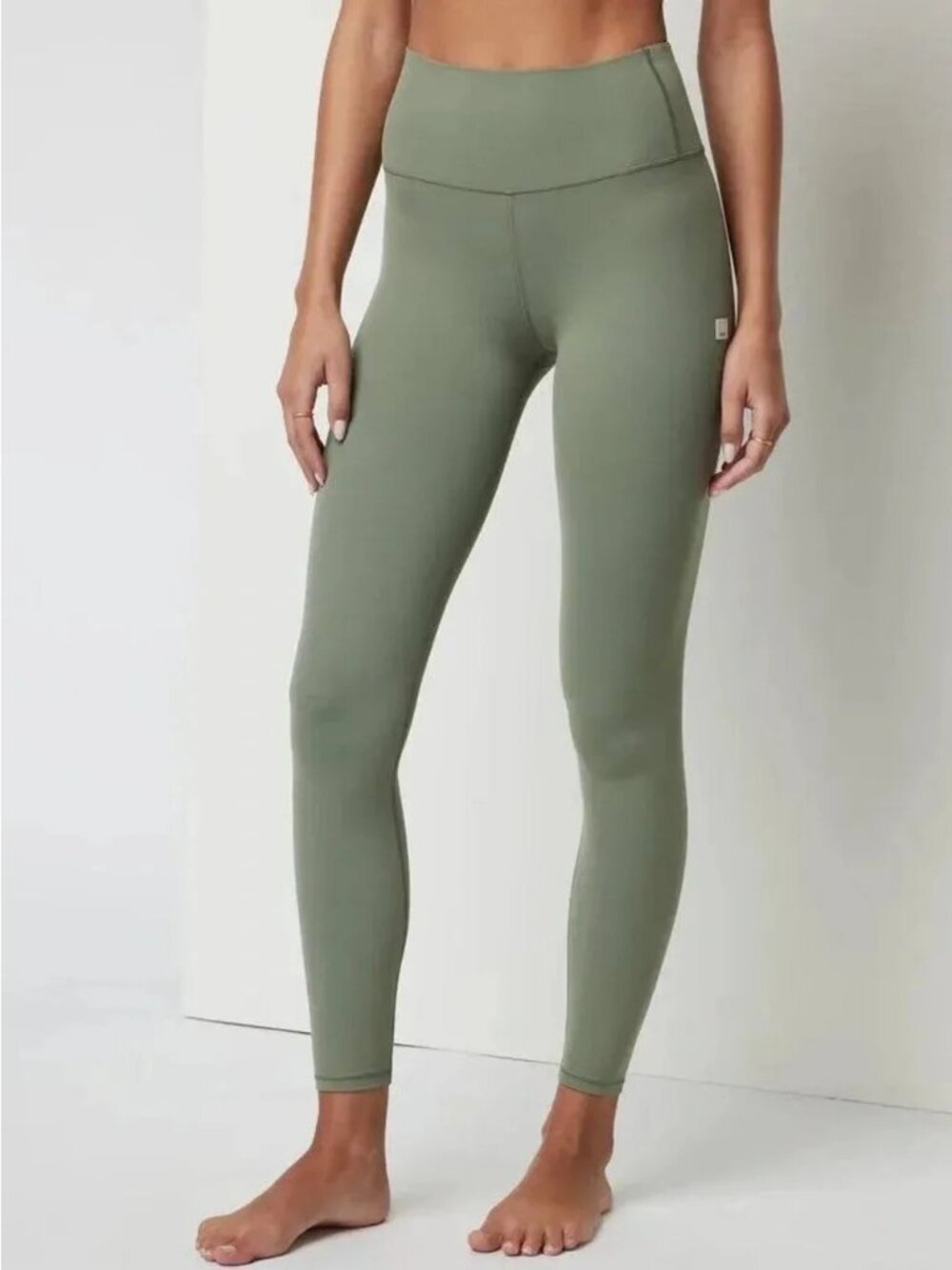Vuori AllTheFeels Leggings in Pistachio Size Medium